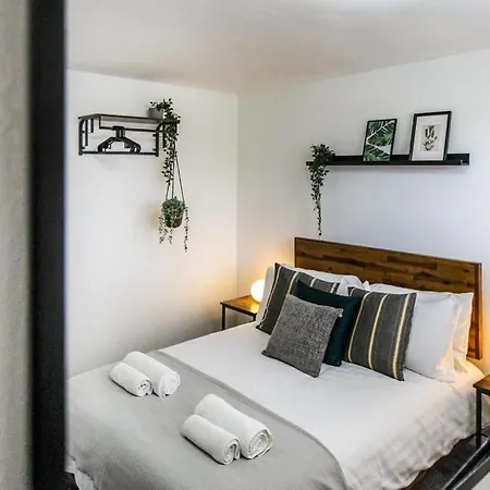 Вилла 2 Bed Townhouse With Free Parking Ноттингем Экстерьер фото