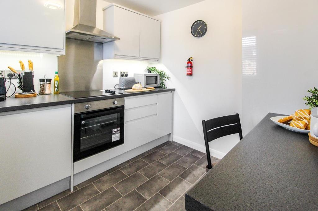 2 Bed Townhouse With Free Parking Casa de Férias *